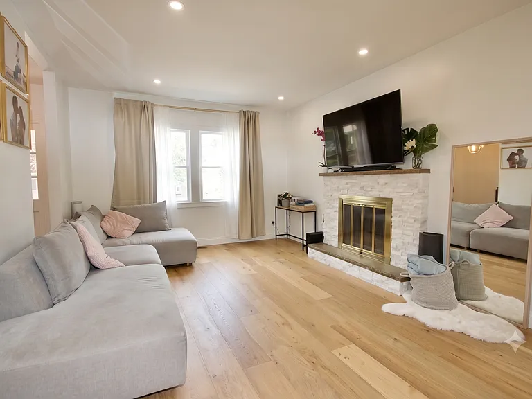 47 Lawrence St — Photo 4