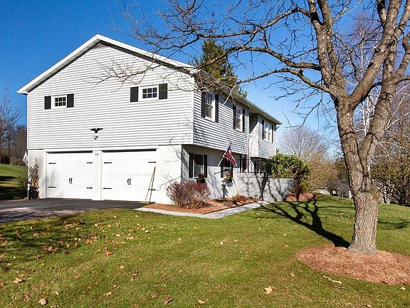 4th image of 30 Crestwood Dr