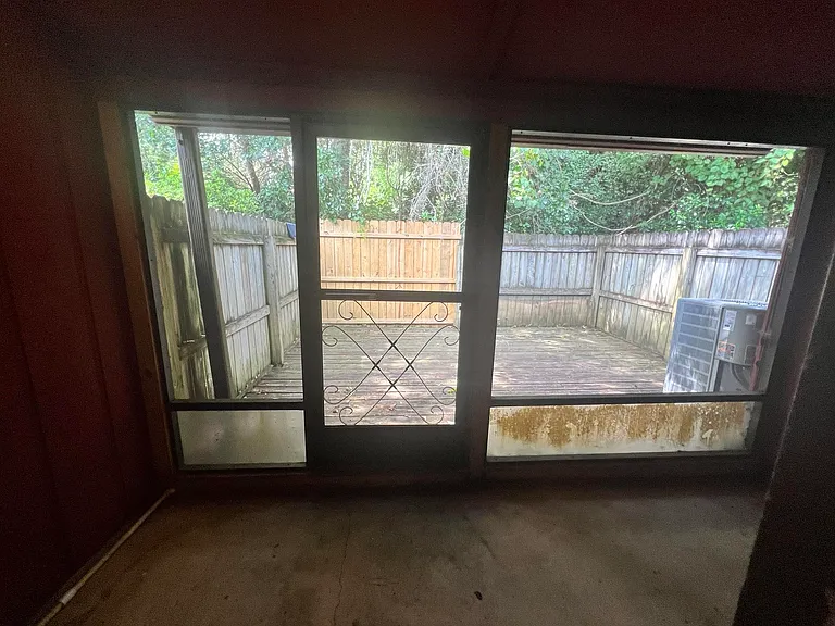 2331 Tina Dr — Photo 10