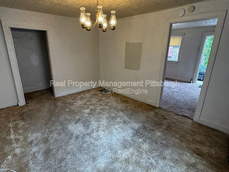 2812 Edwards Way — Photo 4