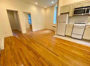 437 W 44th St #1ER, New York, NY 10036