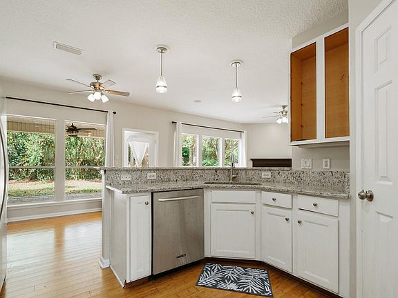 4th image of 128 Moultrie Crossing Ln
