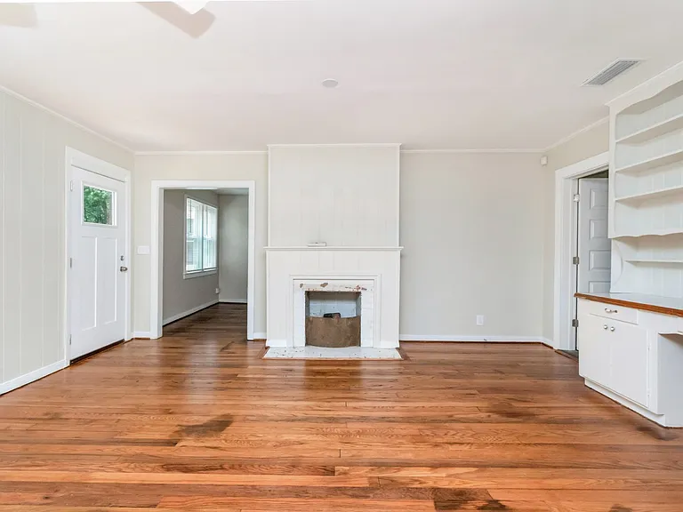 4904 Auburn Dr N — Photo 3