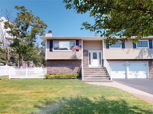 239 Conklin Ave, Patchogue, NY 11772