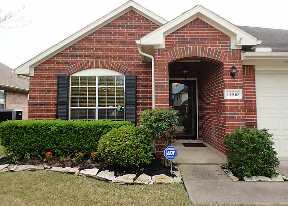 This home has lots of curb appeal,covered porch, recent landscaping,quiet street,storm door