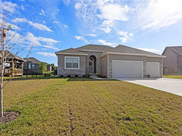 1117 Winterberry Cir, Oak Grove, MO 64075