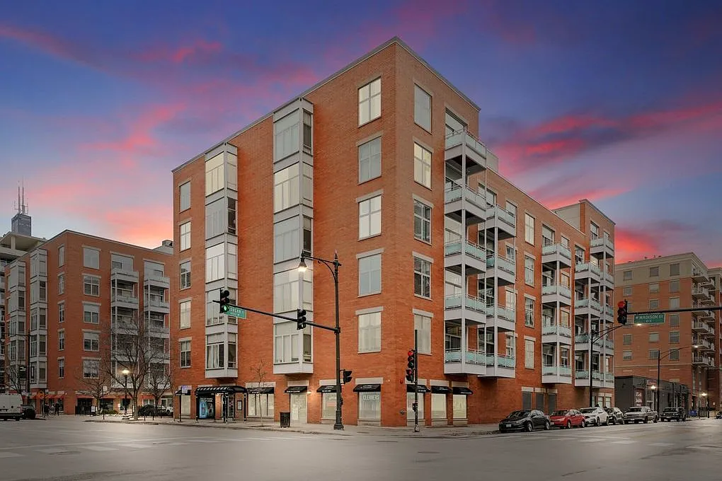 Building Photo - 949 W Madison St #307