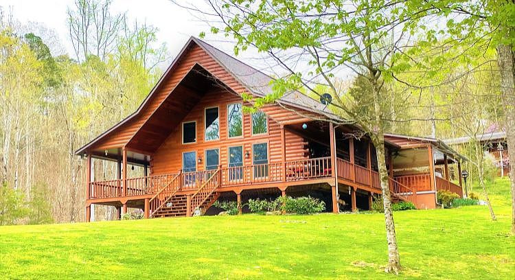 1st image of 655 Lake Ln