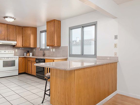 5th image of 955 Gellert Blvd