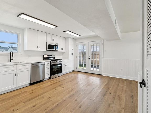 4th image of 144 Yvonne Dr