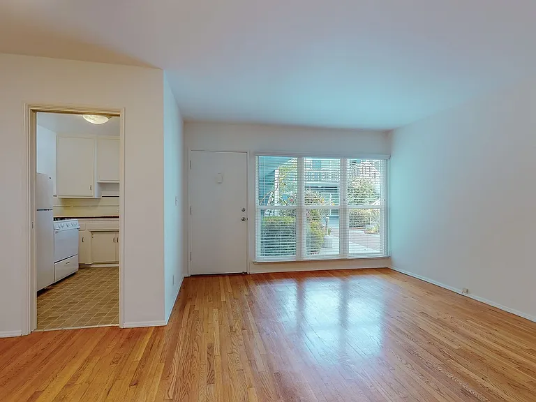 Westwood Hills Apartment — Photo 10
