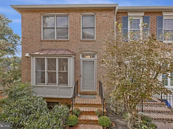 2105 N Tazewell Ct, Arlington, VA 22207
