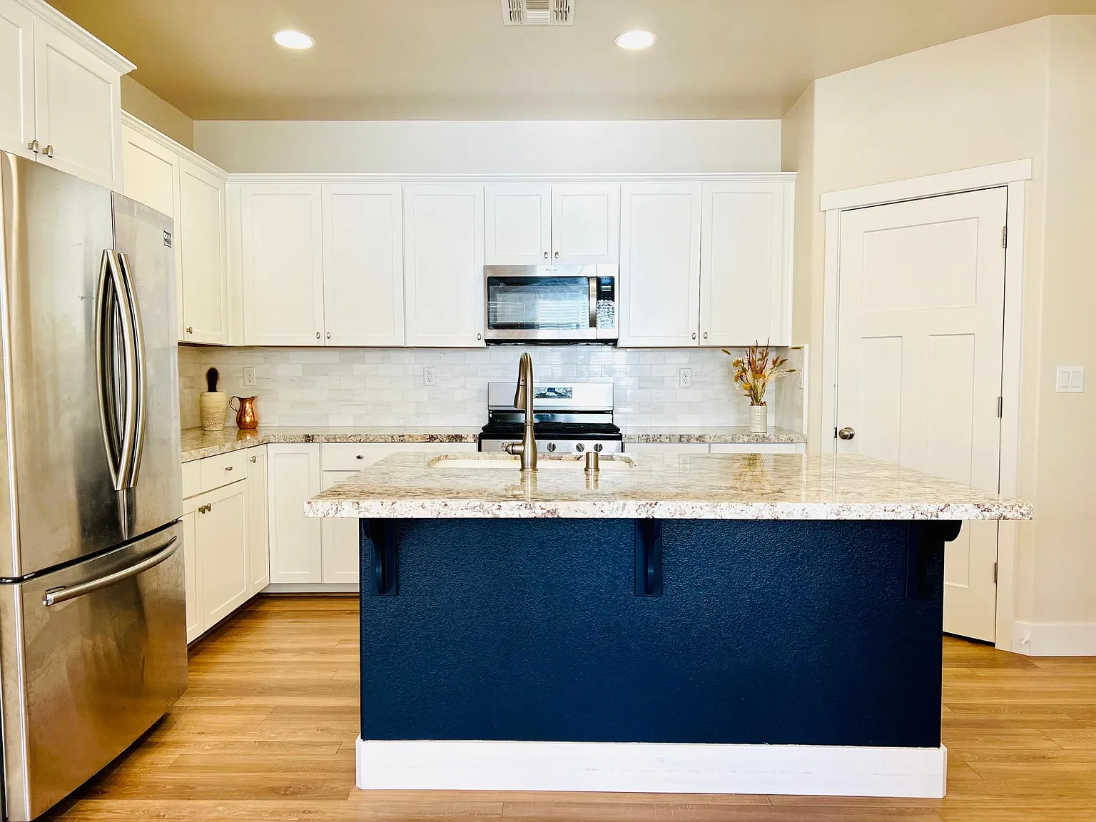 3 bed, 1870 sqft, $4,400 — Photo 4