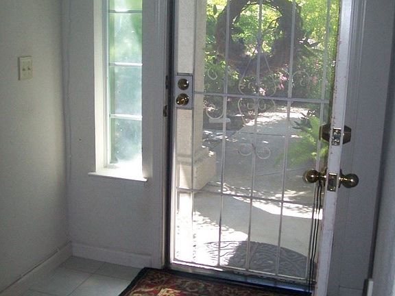 3rd image of 102 Westview Ln