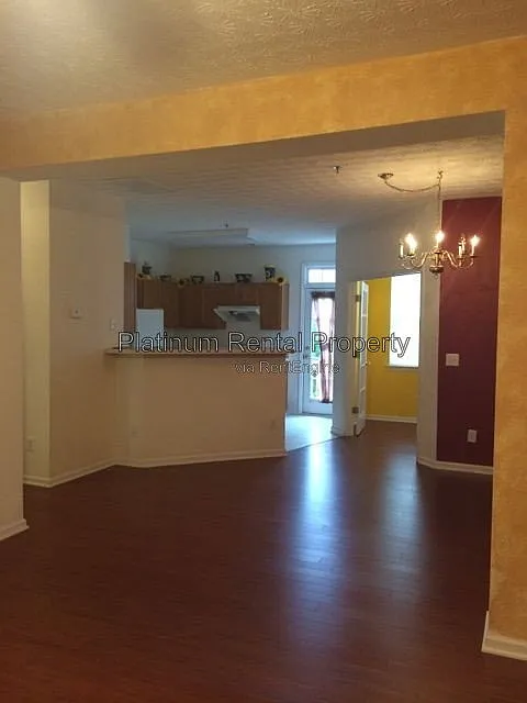 3 bed, 2.5 bath, 1734 sqft, $1,795 — Photo 4