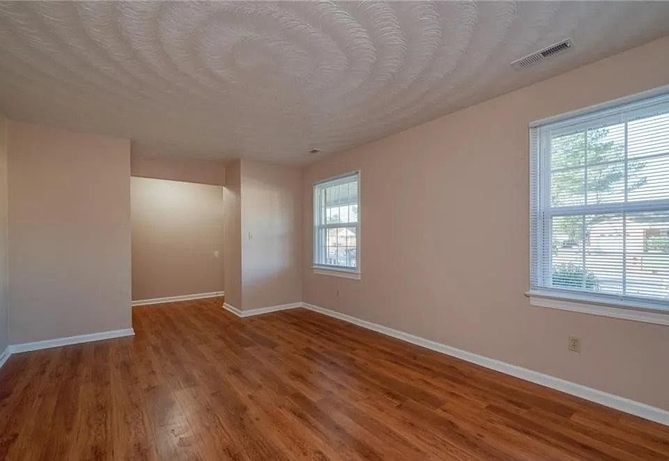 2nd image of 2087 Kingfisher Way