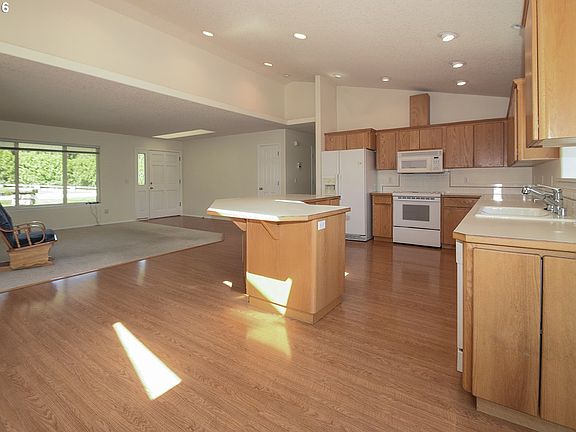 5th image of 37619 NE 218th Ave