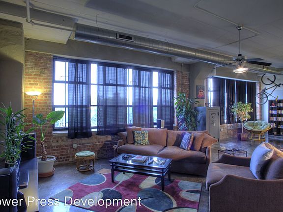 4th image of 3030 E 63rd St APT 307