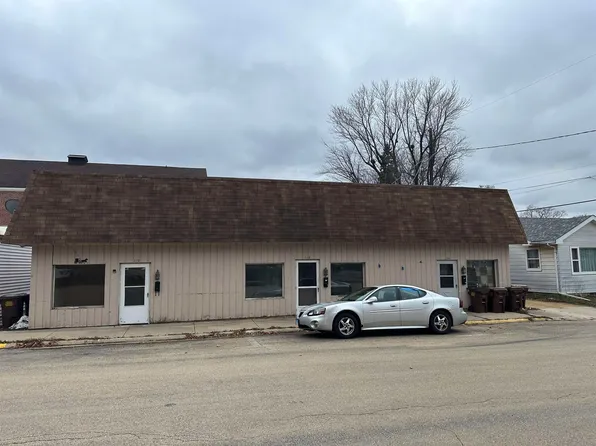 110 W Locust St, Lanark, IL 61046