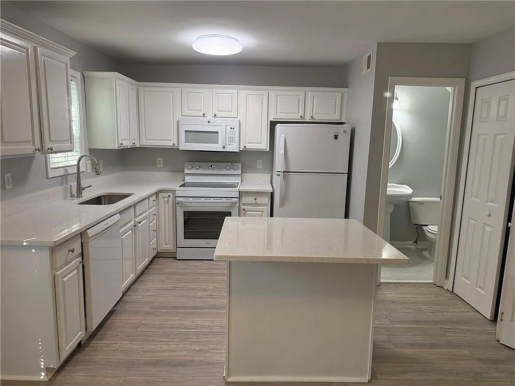 2 bed, 2.5 bath, 1214 sqft, $1,850 — Photo 2