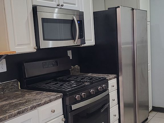 4th image of 7547 Woodcrest Ave