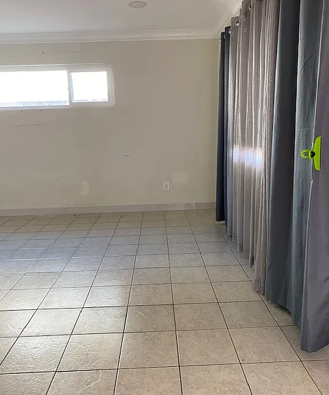 View of the large living room. Cloth curtains are no longer there. White blinds are there now.