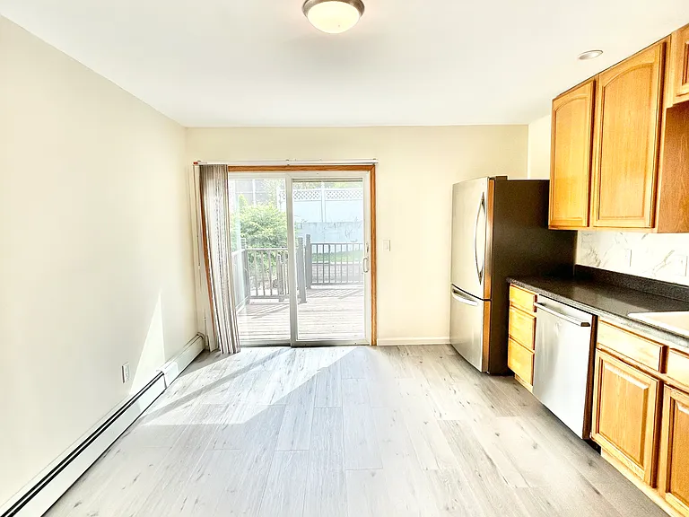 164 Rossiter Ave #1 — Photo 12