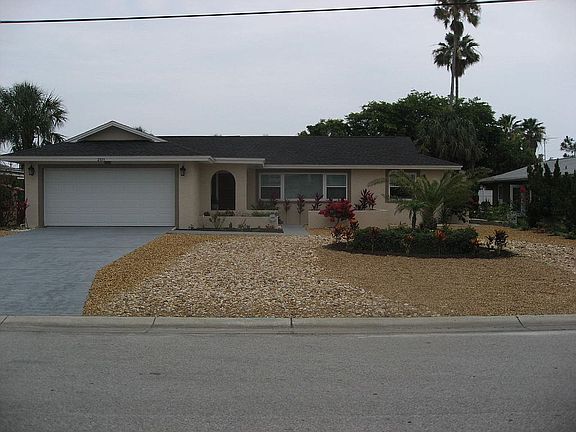2nd image of 2711 Hibiscus Dr W