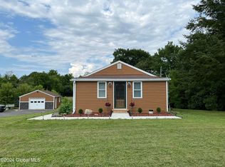 528 Stove Pipe Rd, Voorheesville, NY 12186