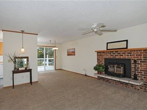 3rd image of 926 S 240th Pl