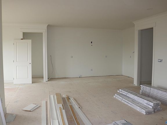 3rd image of 92 Payton Ln