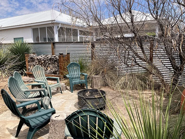 104 E Waco St — Photo 18
