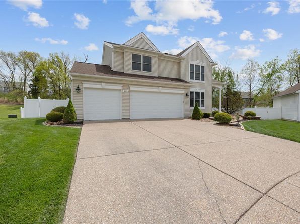 520 Hartford Valley Dr, Wentzville, MO 63385