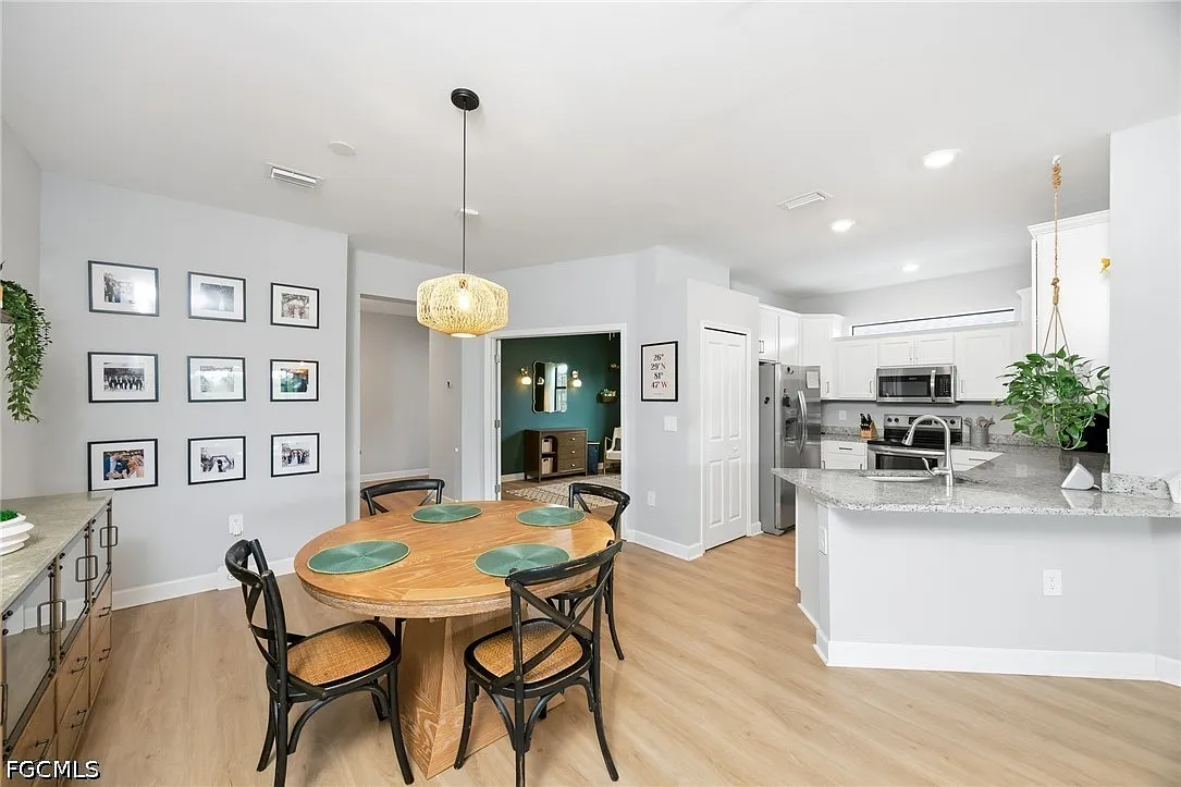 2 bed, 2.0 bath, 1564 sqft, $2,500 — Photo 4