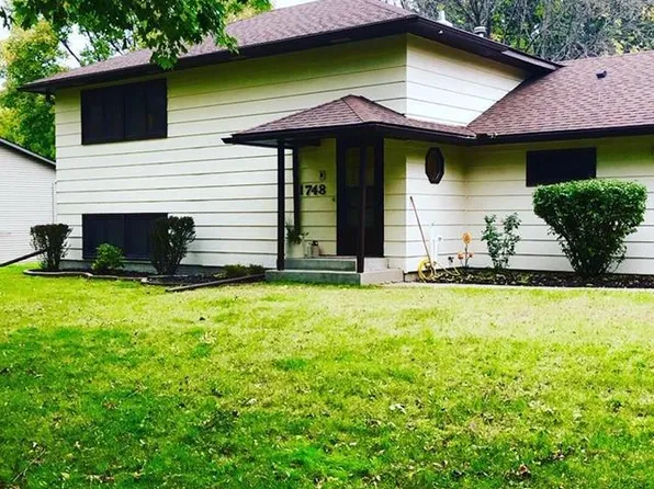 1748 Quail Roost Dr, North Mankato, MN 56003