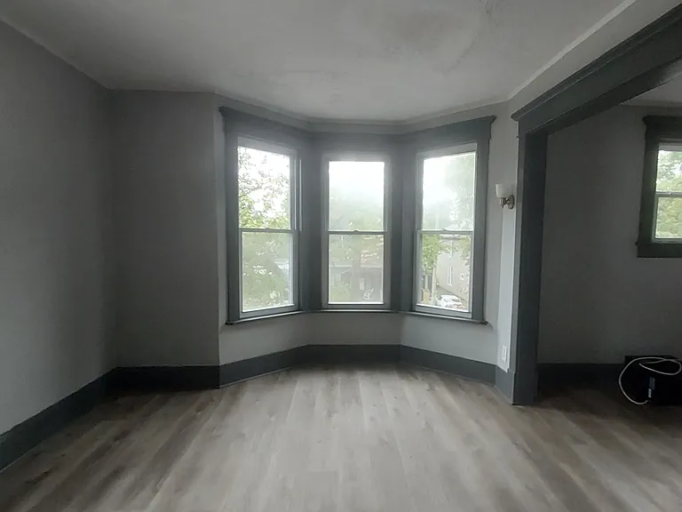 279 Hudson Ave — Photo 3