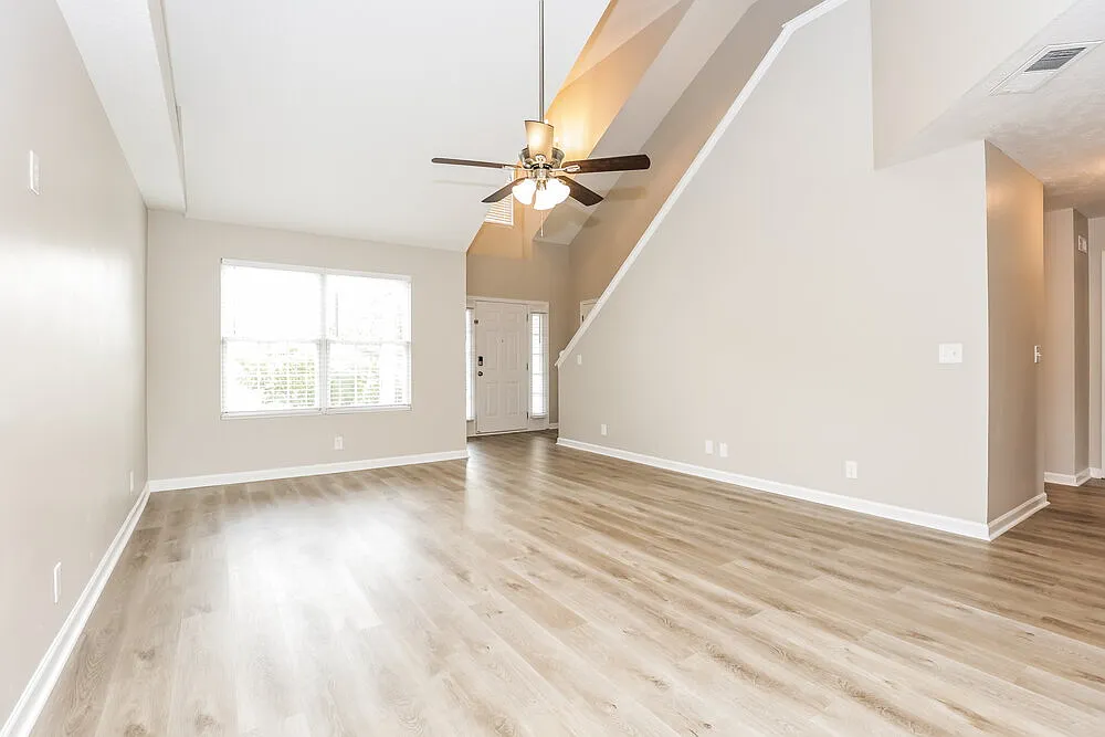 5 bed, 2.5 bath, 2080 sqft, $2,475 — Photo 4