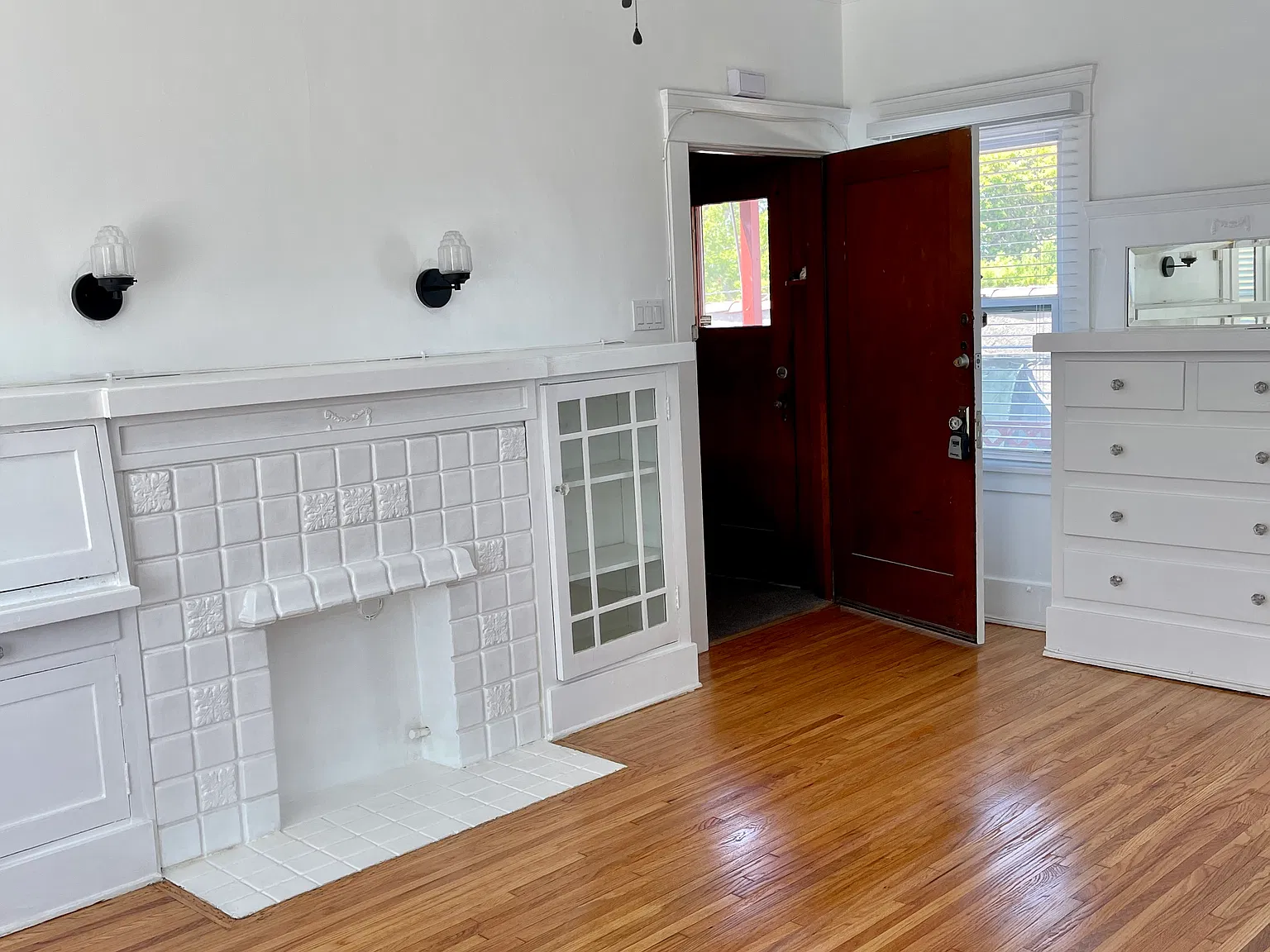 Studio, 400 sqft, $1,595 — Photo 2