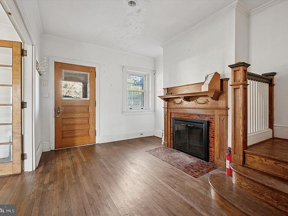 5th image of 6372 Woodbine Ave