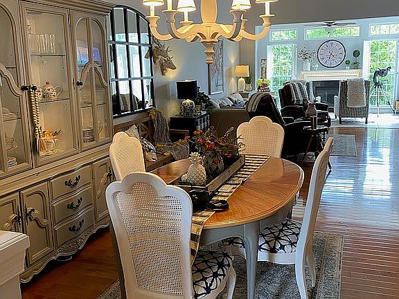 3rd image of 121 Fox Hills Ln