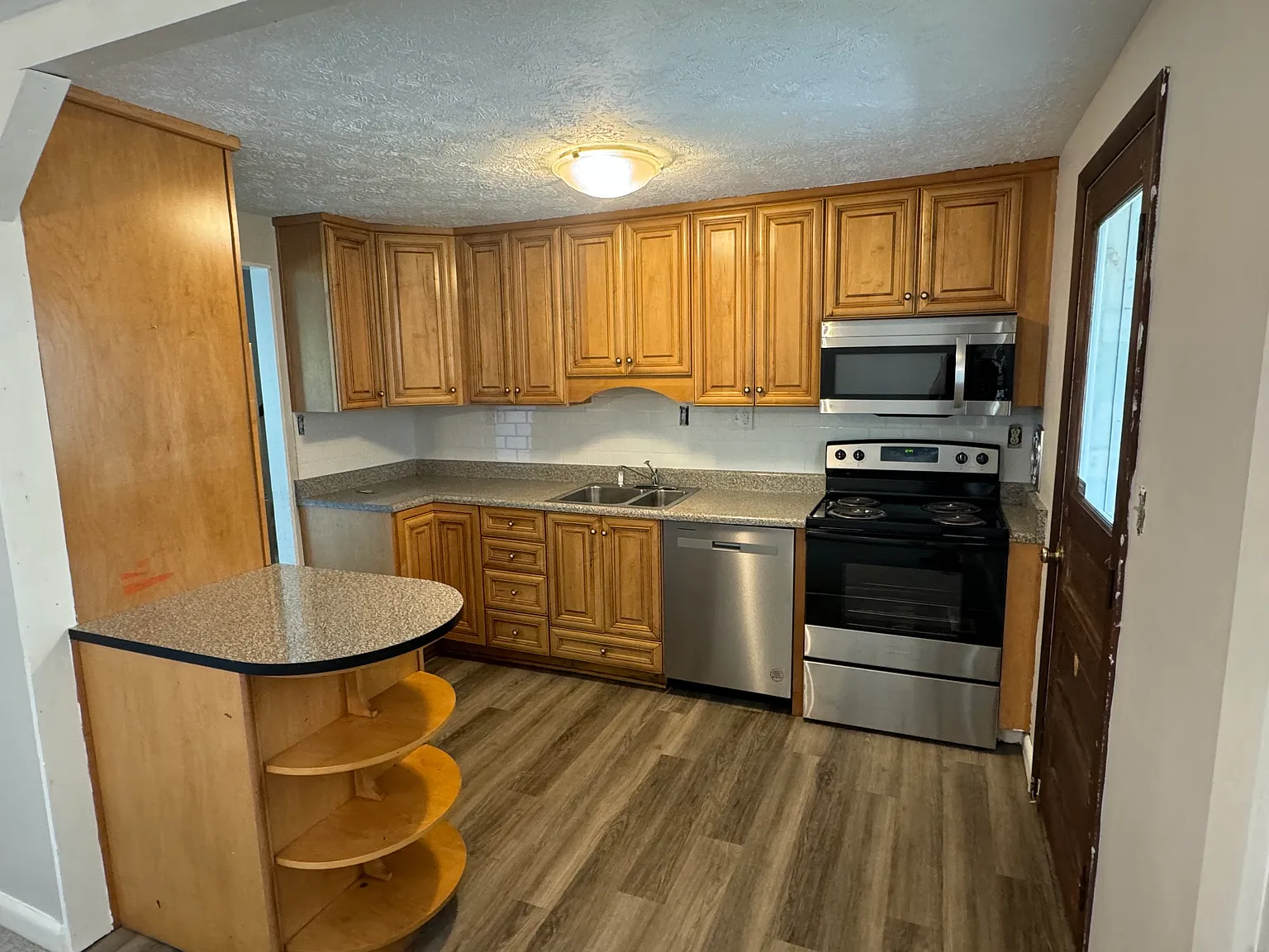 3 bed, 2400 sqft, $1,750 — Photo 3