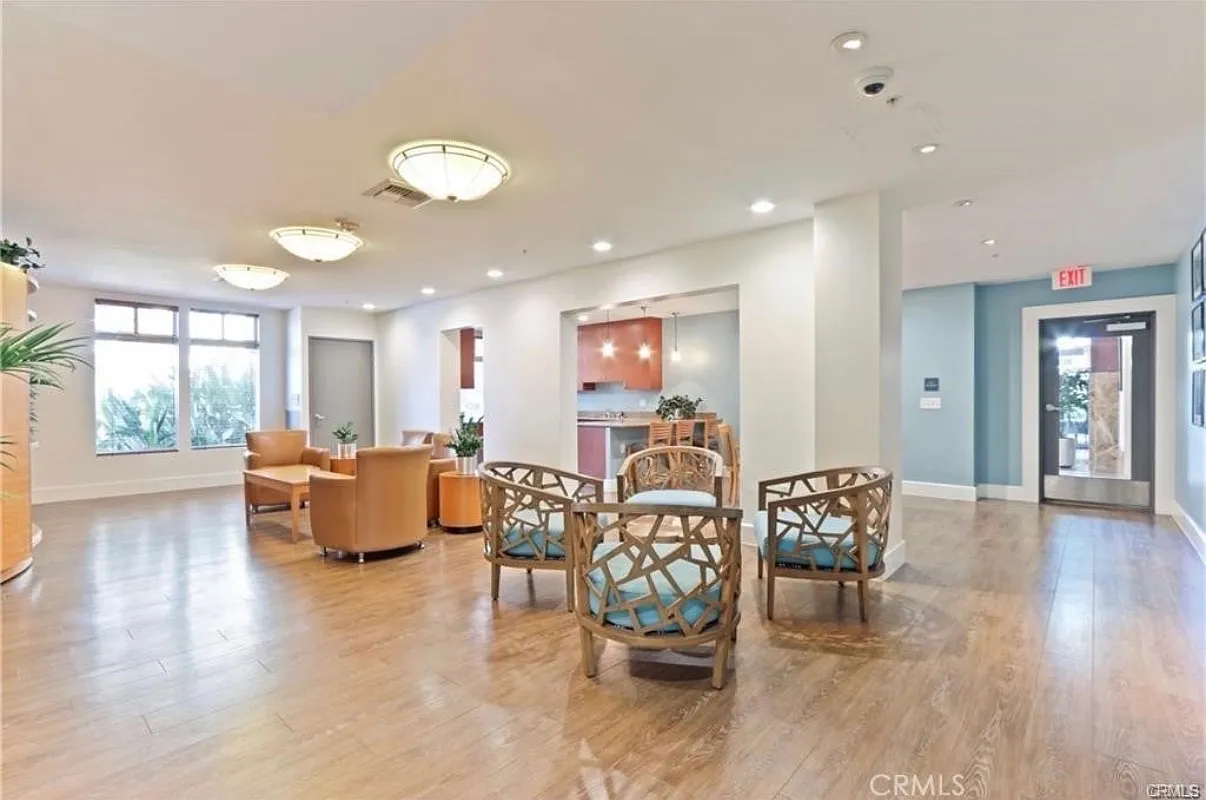 2 bed, 1040 sqft, $3,500 — Photo 4
