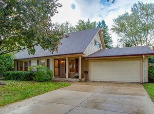 1347 Carlisle Ave, Elk Grove Village, IL 60007