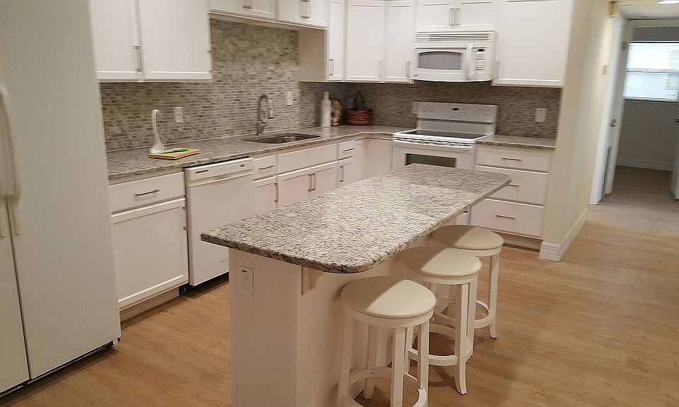 Kitchen w Granite