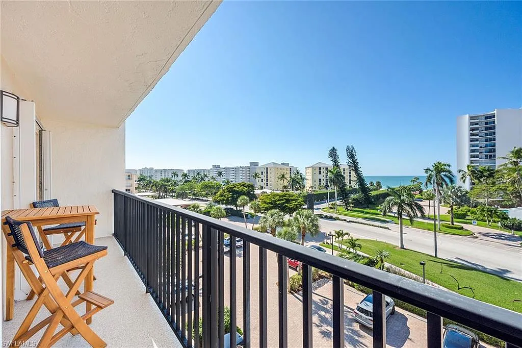 2 bed, 2.0 bath, 1320 sqft, $8,900 — Photo 1