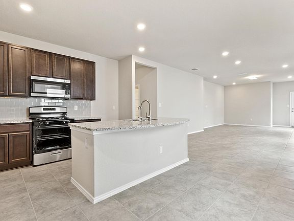 2nd image of 2087 Chelsea Grv
