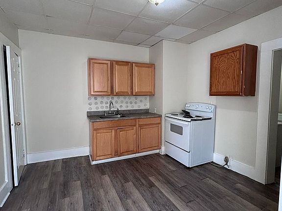 4th image of 9 E Lee St