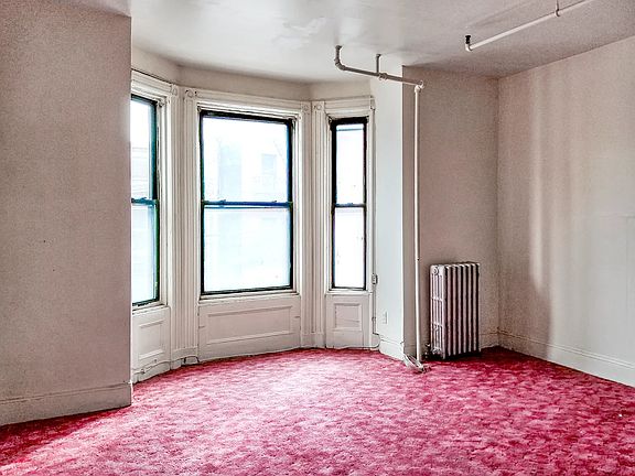 4th image of 561 Walton Ave