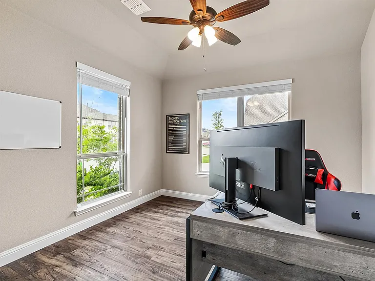 905 Sedona St — Photo 20