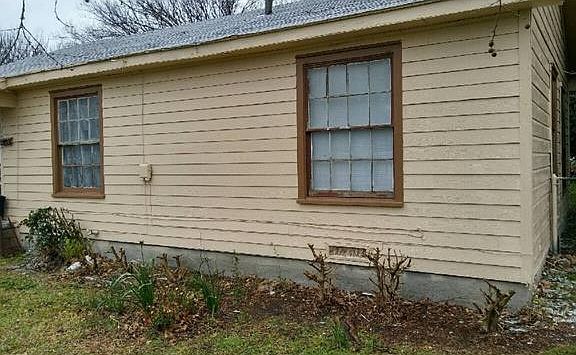 2nd image of 1609 E Avenue G